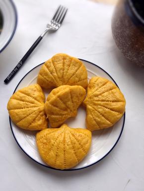 早餐，一杯牛奶，满足；