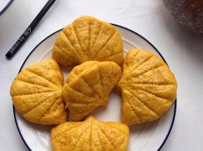 早餐，一杯牛奶，满足；