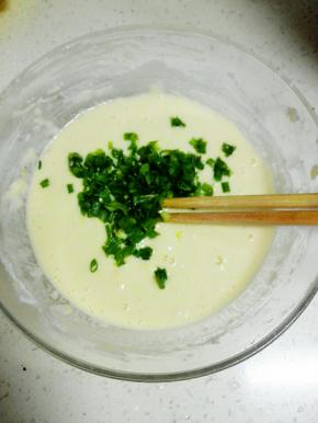 再加入水，切好的香葱碎