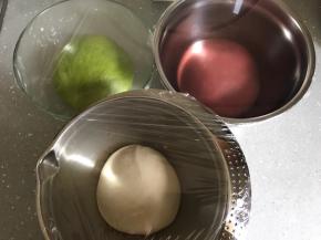 发酵好的面团。夏天气温高，室温40分钟左右即可发酵完成。