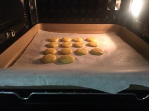 烤箱提前预热160度，上下火，烤15分钟左右