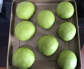 大概发酵40分钟左右，发酵至原来两倍大
烤箱上下火180度预热