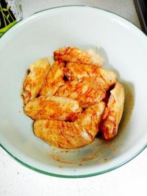 依次全部做完，盖上保鲜膜，静置3小时以上，期间每隔1小时翻拌一次