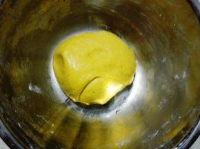 揉成光滑有硬度的面团