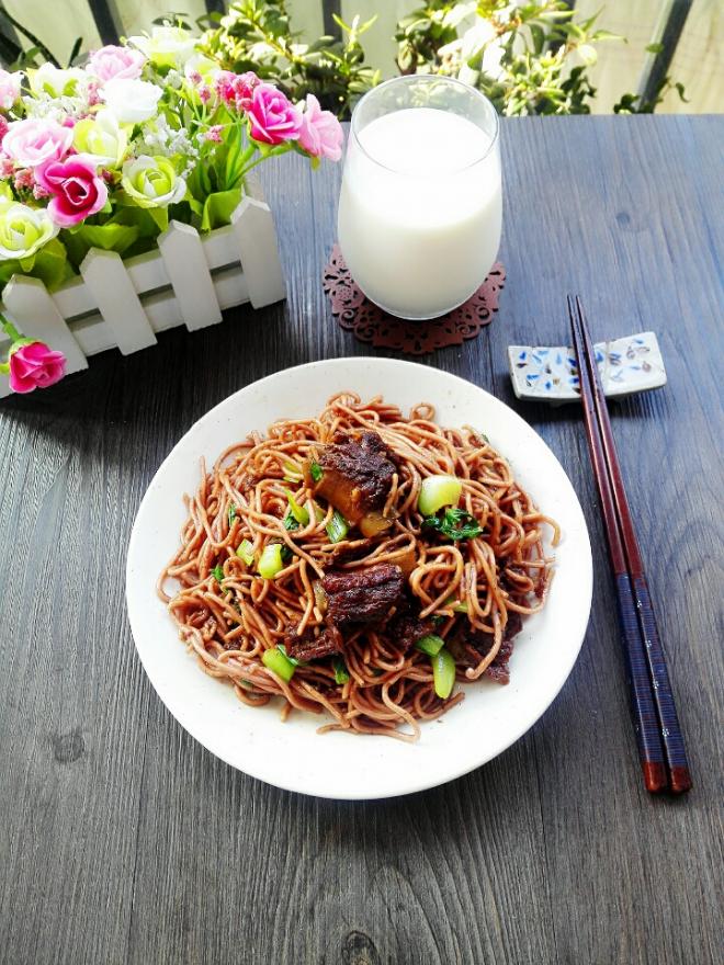 糖醋排骨炒火龙果面