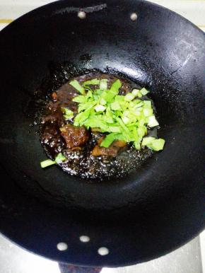 加入洗净切好的青菜