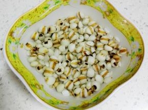 薏仁提前1小时洗净泡发