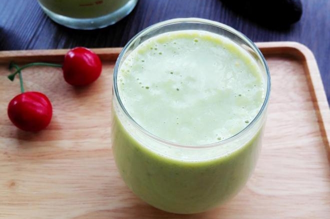 香蕉牛油果奶昔