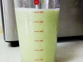 用料理棒搅打，约30秒