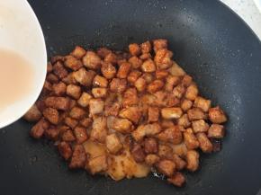 淋入少许水淀粉即可