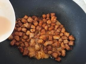 淋入少许水淀粉即可