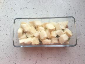 再铺一层吐司丁