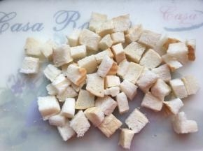 吐司切成小丁