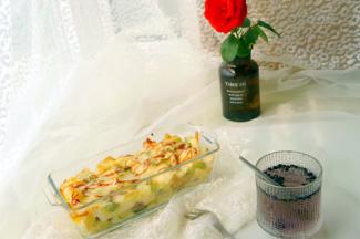 培根焗烤吐司块就做好了，趁热吃非常好吃。