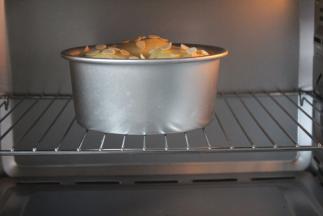 烤箱预热10分钟，上火140°，下火120°烤30分钟即可。