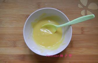 将油酥原料混合均匀；