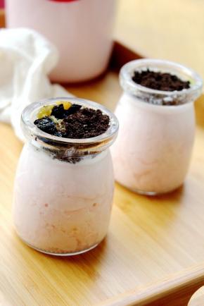 我是14小时才打开的酸奶。感觉正是自己想要的效果。稍微偏老。自己就喜欢这样的。像嫩豆腐似的。