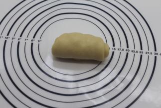 从上往下卷好。