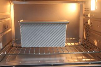 盖上盖子烤箱发酵。