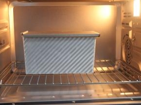 盖上盖子烤箱发酵。