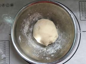 揉成光滑的面团。