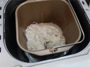 面包机加入清水