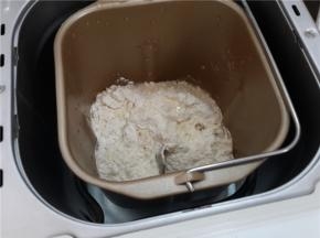 面包机加入清水