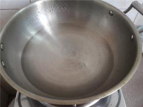 坐锅烧水至开放盐。