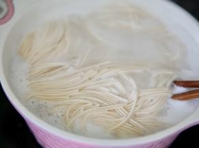 煮至8分熟后捞出来