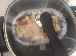 盖上锅盖焖1分钟