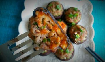 配上我娘亲亲自做的辣椒酱，太美味了