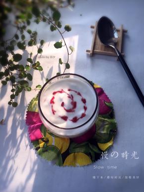 用牙签，画出花形；