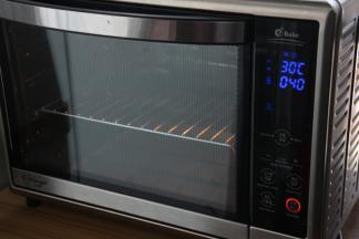 放进预热好的烤箱。140度，55分钟