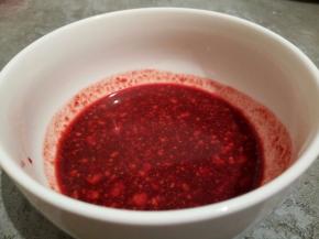 上次家里买的玫瑰豆腐乳，所以这汁不是很咸，有点偏甜，做五花肉的时候，加一点盐，