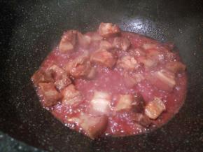 再加适量水，大火烧开，关中火慢慢炖一下