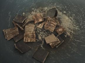 翻炒至变色微黄即可