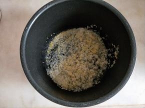 加入小米一起淘洗干净。