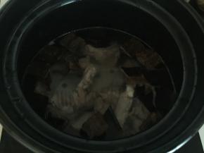 加入4碗清水即可