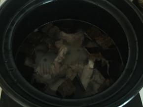 加入4碗清水即可