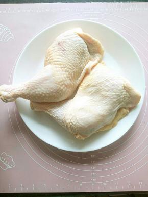 鸡腿洗干净备用