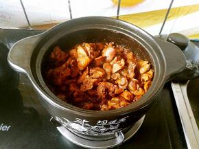 一直到汤汁变少，变浓稠即可关火。