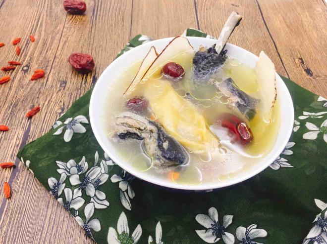 花胶海底椰乌鸡汤