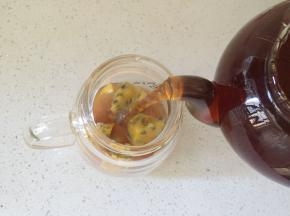 冲入放凉的红茶
