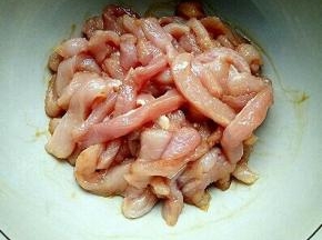 用手抓均匀腌制15分钟