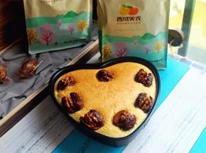 出炉后无需急着脱模，直接放在冷却架上冷却，放入冰箱冷藏后再吃，口感更佳哦！