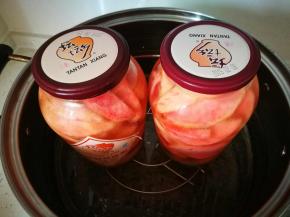 放入蒸锅，把盖子就放在上面，不要拧