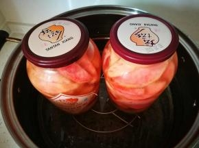 放入蒸锅，把盖子就放在上面，不要拧