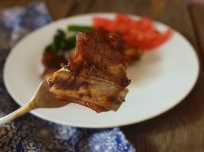 香喷喷的烤羊排就做好了，香味诱惑的有点等不及拍照了