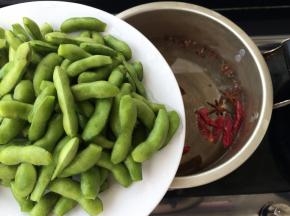放入毛豆