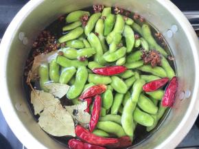 开锅后撇去浮沫,煮20分钟即可